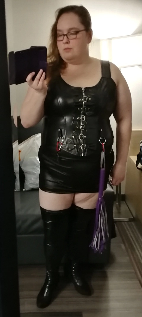 Mistress Bella OnlyFans Picture