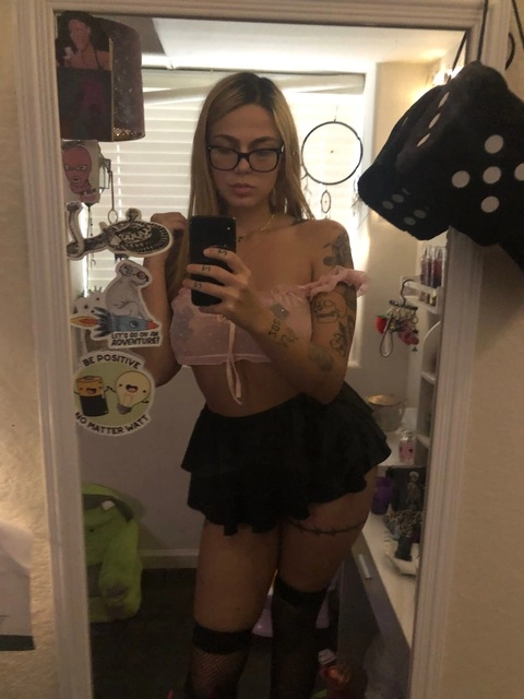 Honeydippp OnlyFans Picture