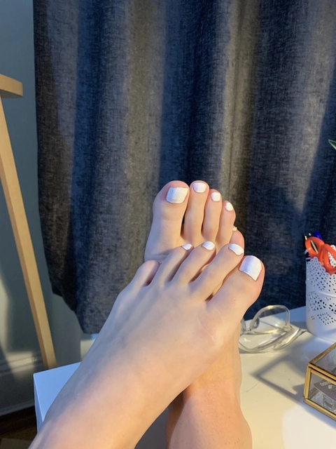 miss delicate feet