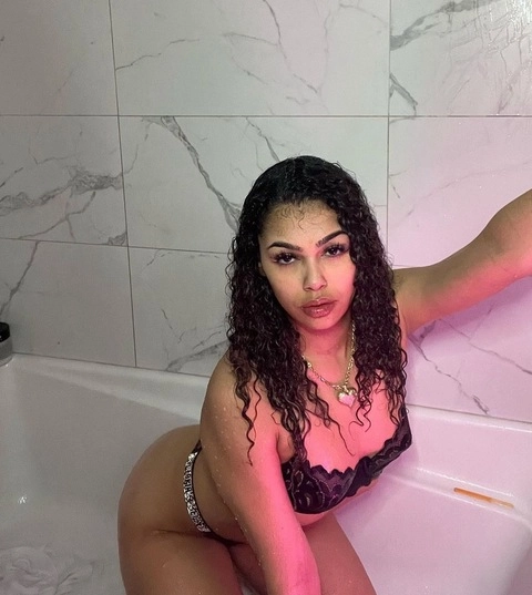 Lightskinhottie OnlyFans Picture