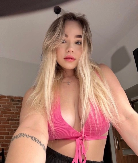 April FREE 🤭💞 OnlyFans Picture
