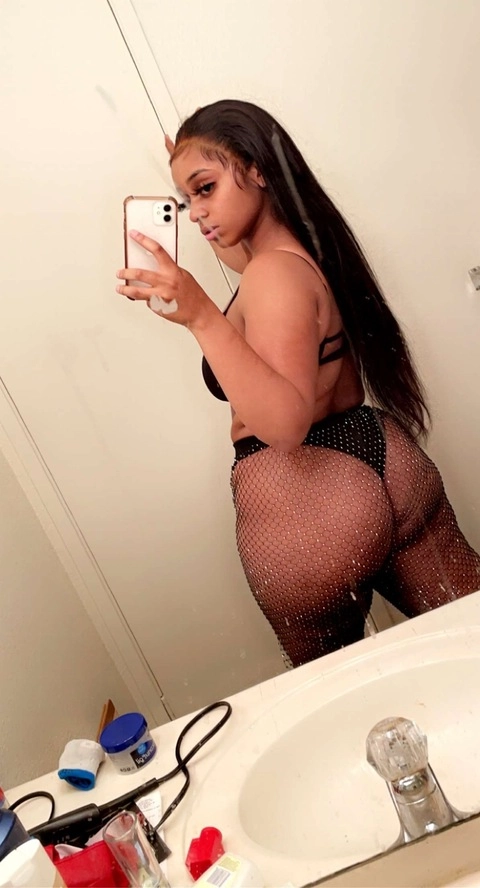 Shes Poizon OnlyFans Picture