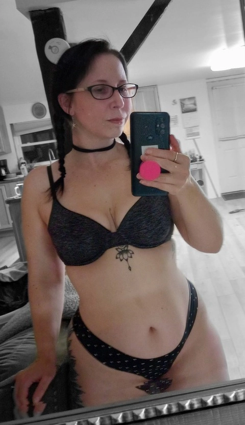 ShortnCurvy OnlyFans Picture