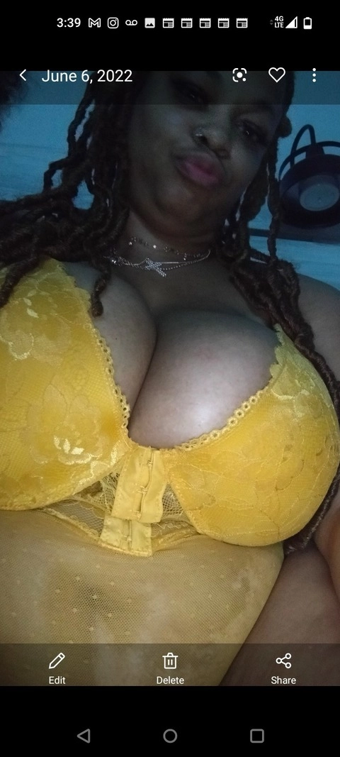 Yellow Diamond OnlyFans Picture