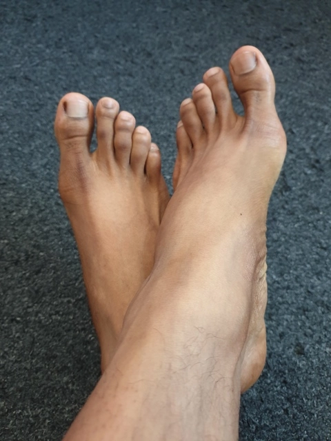 Silky Big Feet OnlyFans Picture