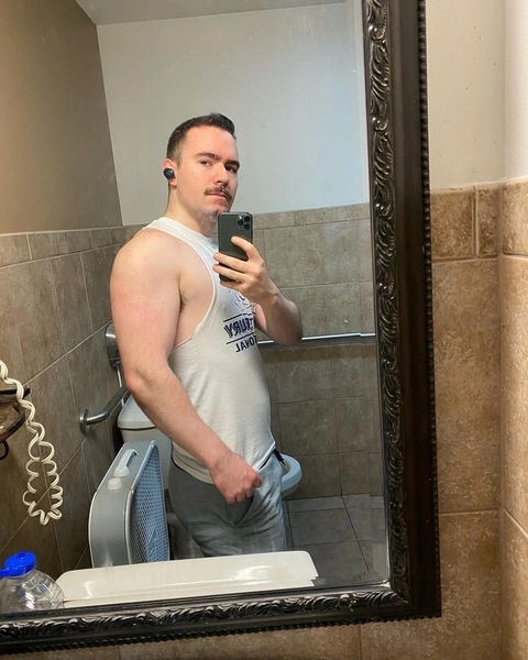 MusclesInstalling OnlyFans Picture