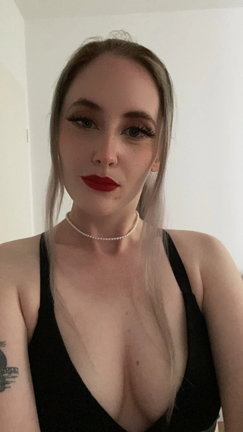 Goddess Violette OnlyFans Picture