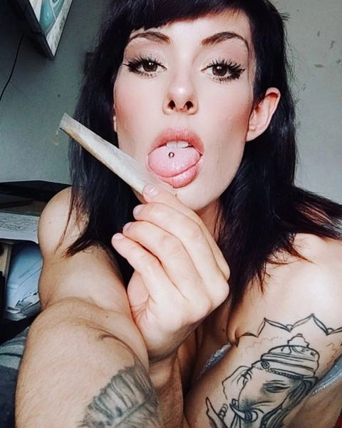Stoned Afrodita OnlyFans Picture