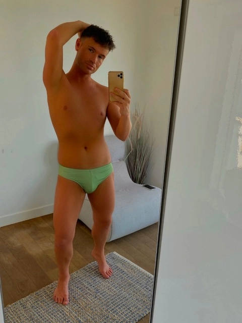 L U K A S OnlyFans Picture