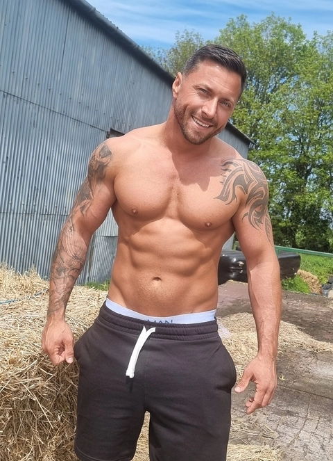 Karl James 🎁 FREE page OnlyFans Picture