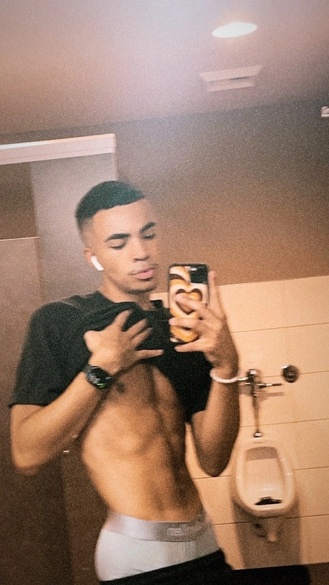 noah OnlyFans Picture