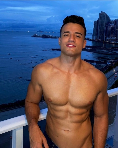 Carlos OnlyFans Picture