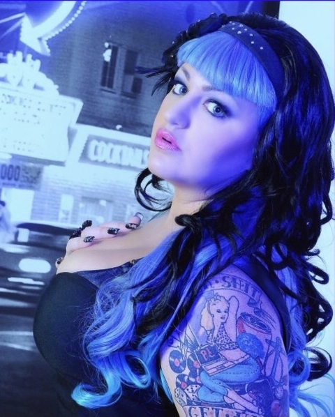 Roxy Tart | Costumed, Curvy, Alt Girl