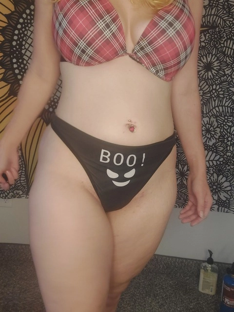 Sunflowerscarlet OnlyFans Picture