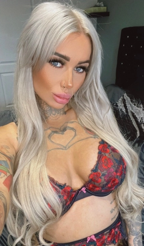 Megan Louise👸🏼 OnlyFans Picture