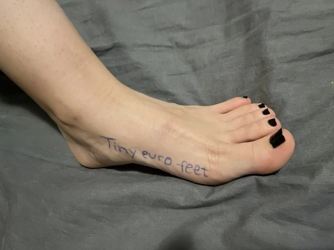 tiny euro feet OnlyFans Picture