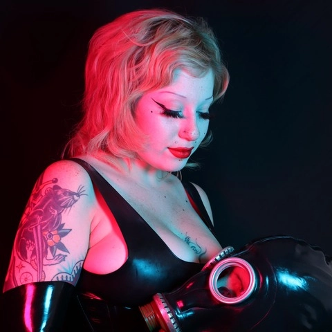 Domina Dolly St. Cyr