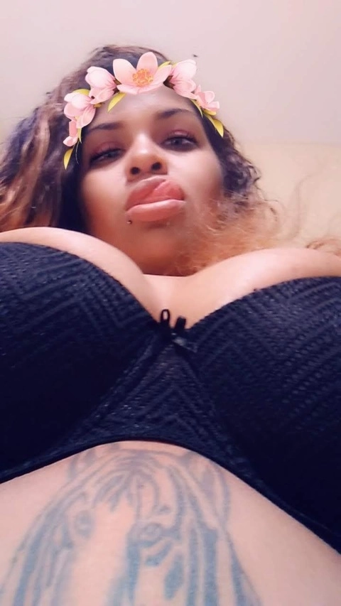 qu33n_redd OnlyFans Picture