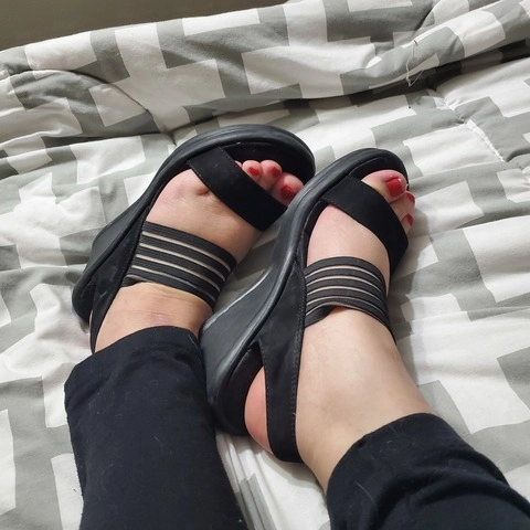 LovelyFeet42 OnlyFans Picture