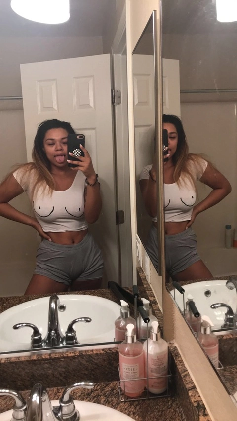 mill camille OnlyFans Picture