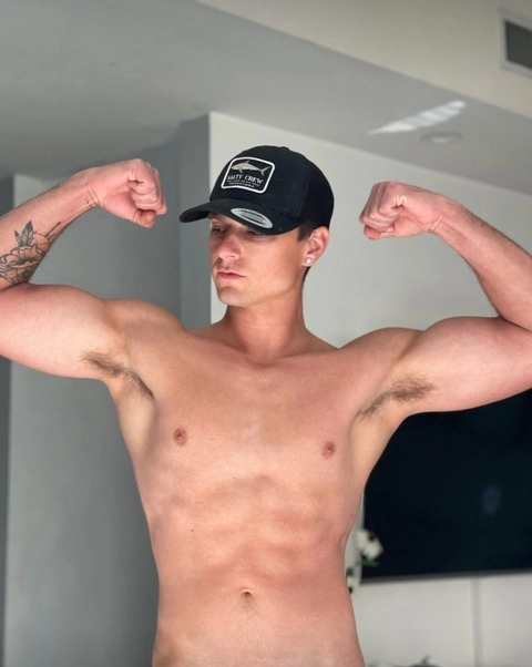 Bradlee OnlyFans Picture