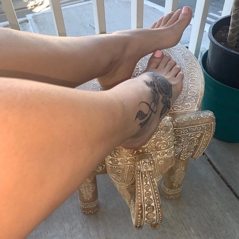 Pretty Persian Toes OnlyFans Picture