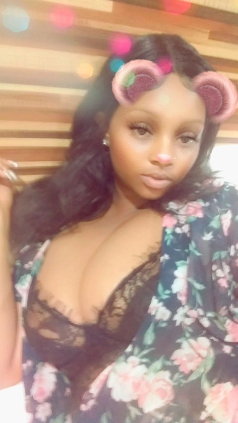 Essence OnlyFans Picture